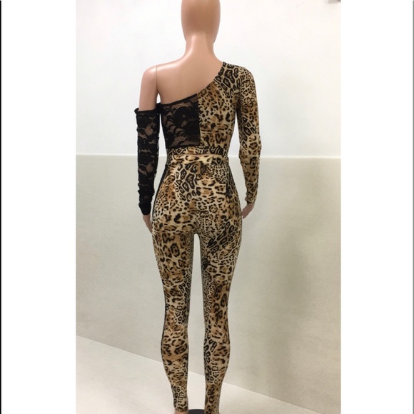 2 piece New Split Leopard Lace & Off shoulder set - Picture 4 of 4